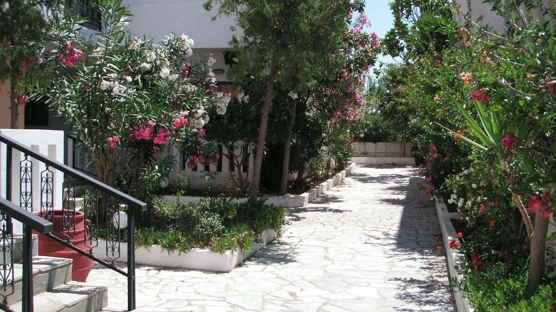 Esplanade Apartments Kalathas 2*,
