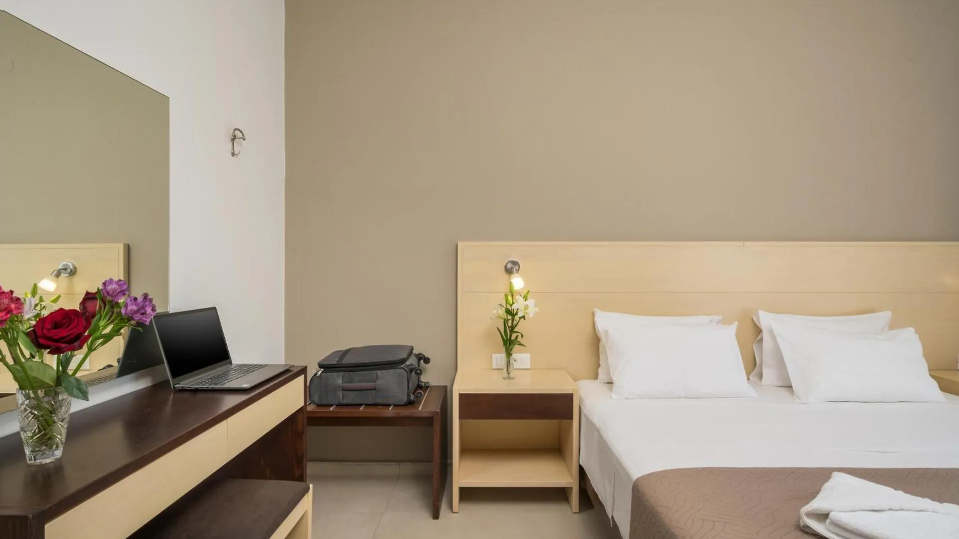 ** Apart-hotel Esplanade Apartments Kalathas Grécia