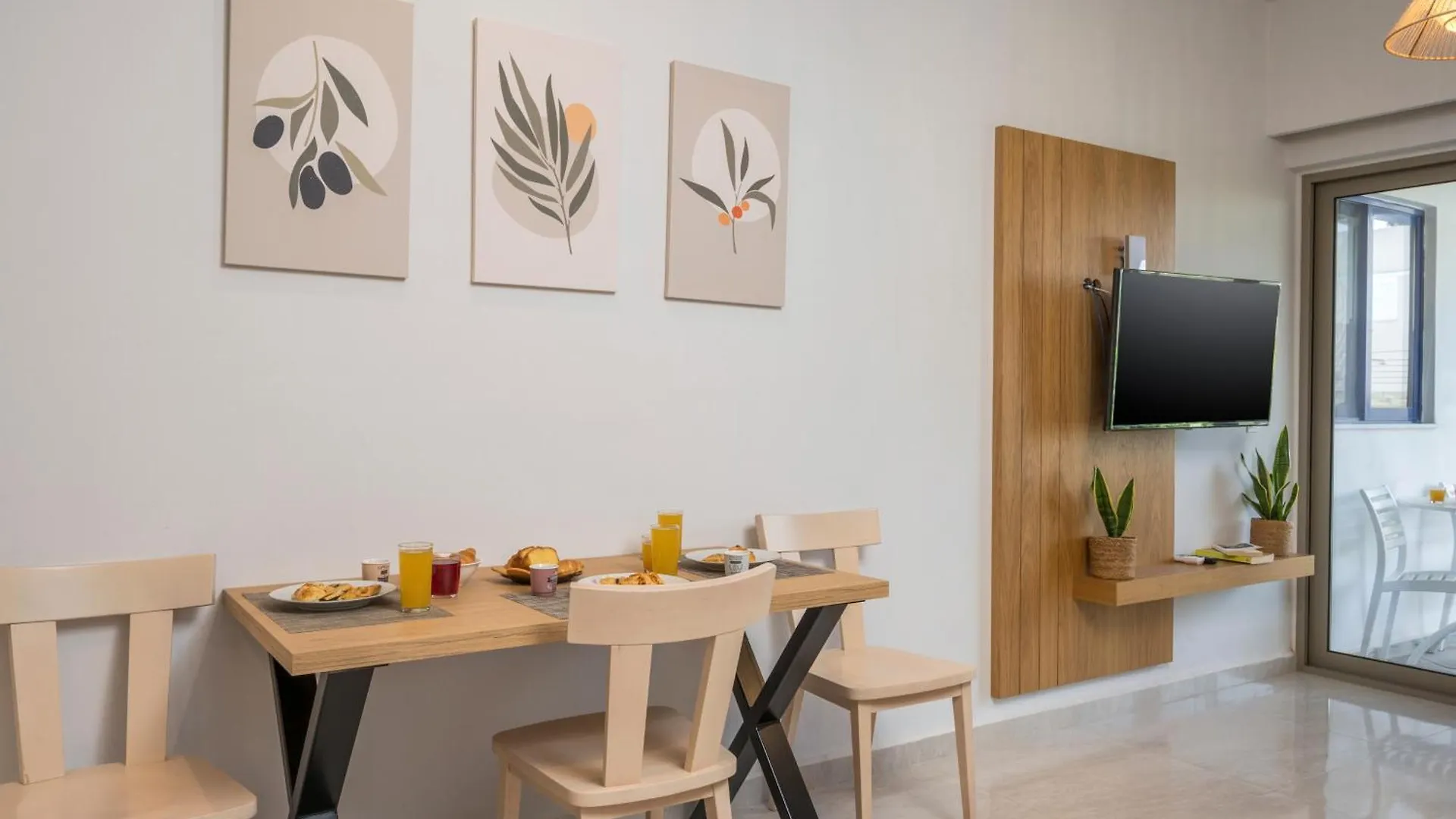 Esplanade Apartments カラタス アパートホテル