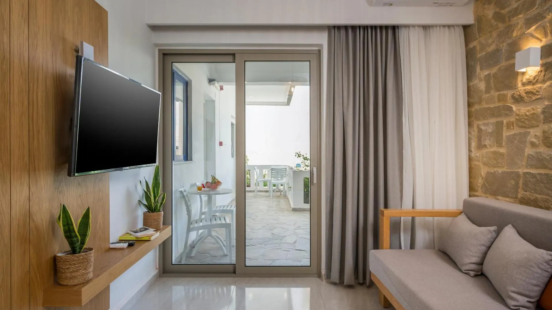 ** アパートホテル Esplanade Apartments カラタス ギリシャ