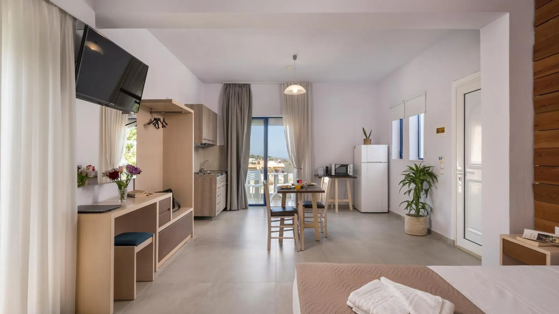 Esplanade Apartments カラタス アパートホテル